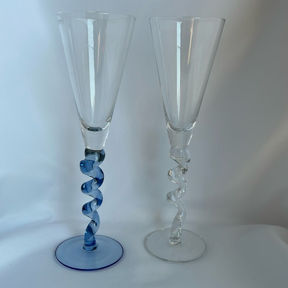 Vintage Set of 2 Hand Blown Champagne Flutes Swirl Stems 1-Blue 1- Clear 10.75”T - Picture 1 of 4